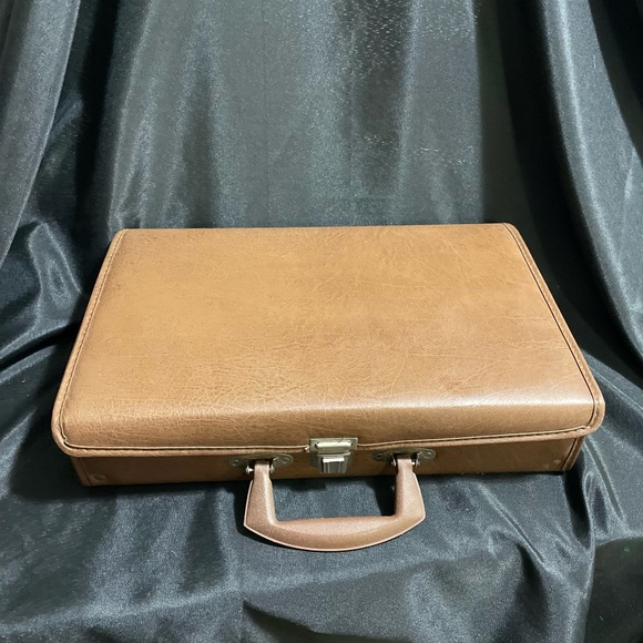 Cassette Case Storage Briefcase  Hold 30 Tapes Faux Brown Leather Vintage - Picture 5 of 13